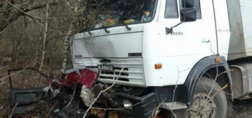 "06" "KamAZ"-ın altına girdi, ölən var