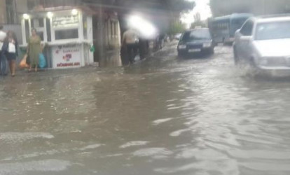 Bakıda güclü yağış: Əhmədlini su basdı – FOTO