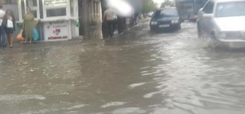 Bakıda güclü yağış: Əhmədlini su basdı – FOTO