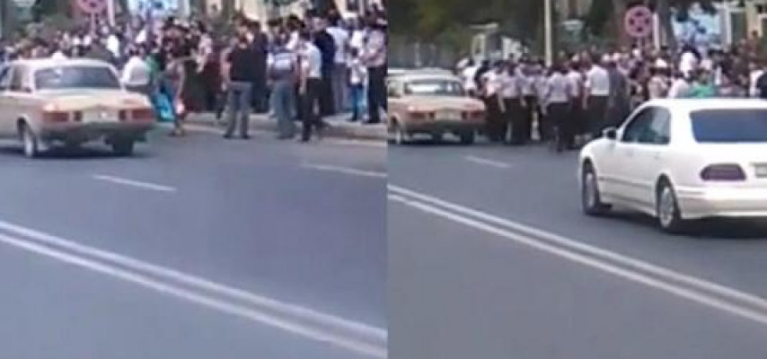 Məcburi köçkünlər yolu kəsdilər