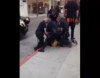 Polislər qırmızı işıqdan keçən gənc sürücünü döydülər