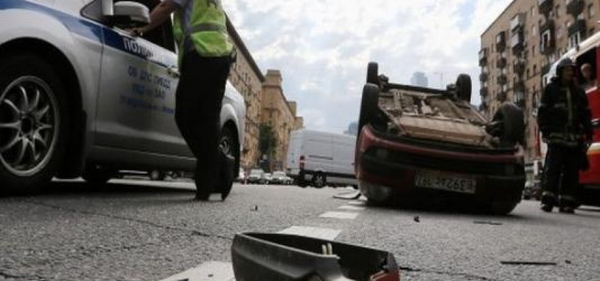 Sərxoş sürücü səkkiz adamı vurdu