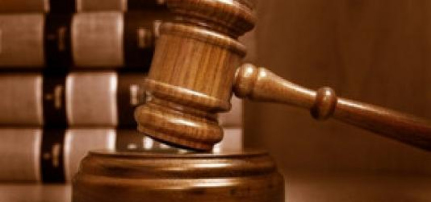 4 maşından sonra piyadanı öldürən qadın sürücünün məhkəməsi başlayıb