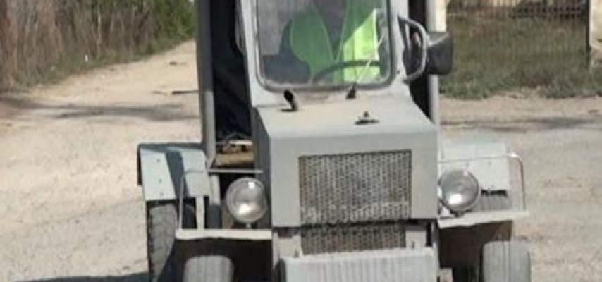 Salyan sakini qeyri-adi traktor düzəldib