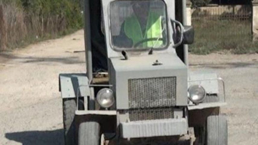 Salyan sakini qeyri-adi traktor düzəldib