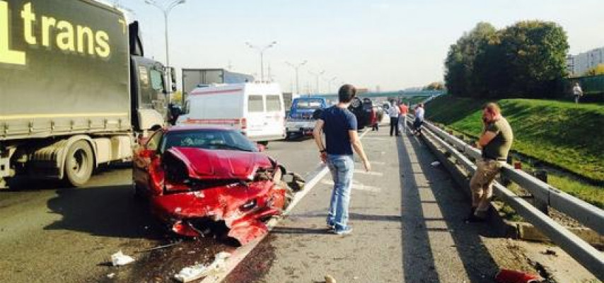 Bahalı qəza; «Aston Martin»i əzdilər