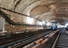 Bakı metrosunda həyəcan: kişi relslərin üstünə yıxıldı