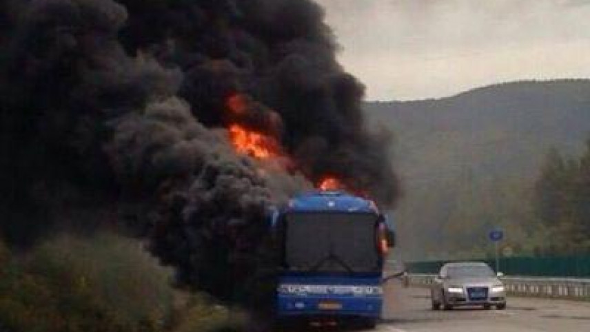 Turist avtobusu yandı