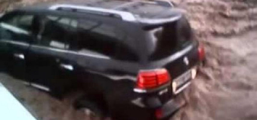 Gədəbəydə «Lexus»u selin əlindən belə aldılar