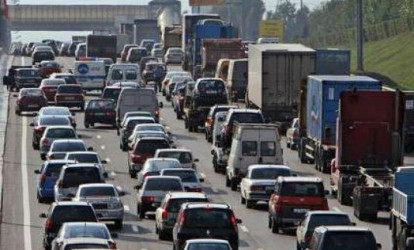Yol polisi tıxaca görə sürücüləri günahlandırdı