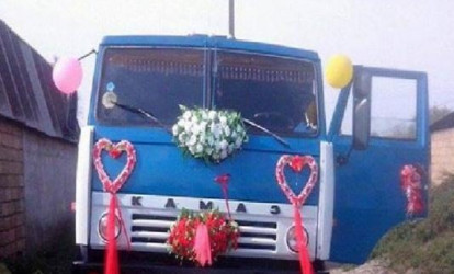 Yardımlıda gəlini “KAMAZ”la gətirdilər
