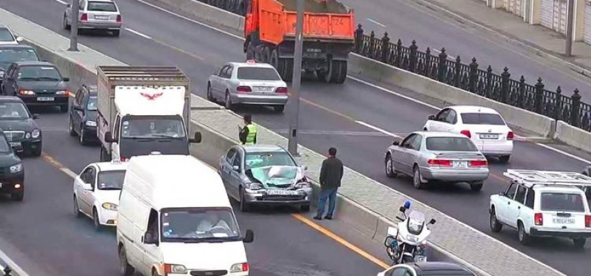 Prospektdə baş vermiş qəza tıxaca səbəb oldu