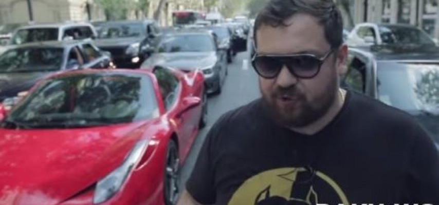 Qalmaqallı bloger "Ferrari" ilə Bakı küçələrində