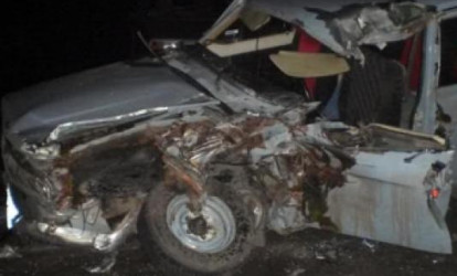 Göygöldə maşın beton dirəyə çırpıldı: 4 yaralı