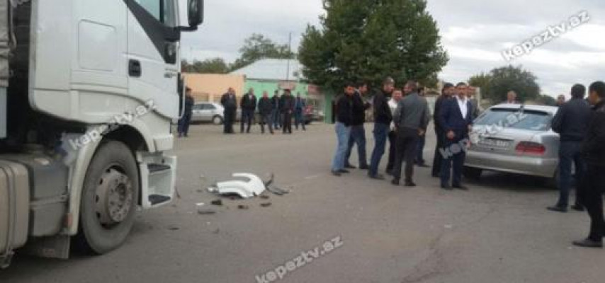 Azərbaycanlının «Mercedes»i ilə türkün «TIR»ı toqquşdu – FOTO