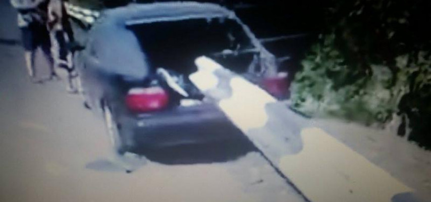 Dəmir arakəsmə «BMW»nin qabağından girib arxasından çıxdı