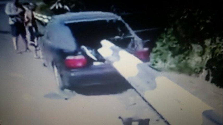 Dəmir arakəsmə «BMW»nin qabağından girib arxasından çıxdı