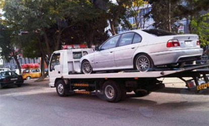 Yol polisi qanunsuz evakuasiya zamanı yaxalandı