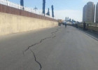 Avtovağzal qarşısındakı sürüşmədən əmələ gələn çatlar böyüyür