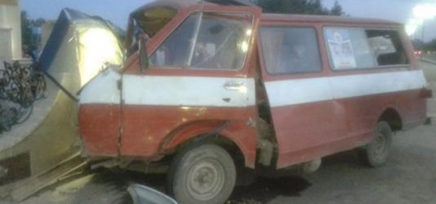 Məktəbliləri daşıyan mikroavtobus qəzaya düşdü - Yaralılar var