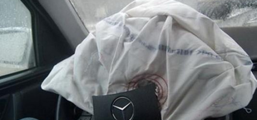 Məktəbli "Mercedes"lə qəza törətdi və öldü