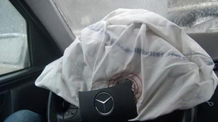 Məktəbli "Mercedes"lə qəza törətdi və öldü