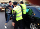 “Niva”nın sürücüsü polisi təpikləyib paqonunu cırdı