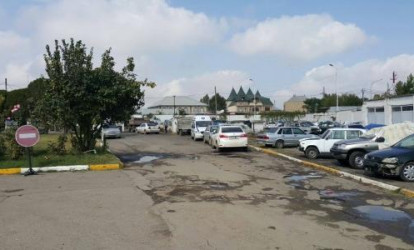 Təcili yardım maşınını cərimə meydançasına saldılar