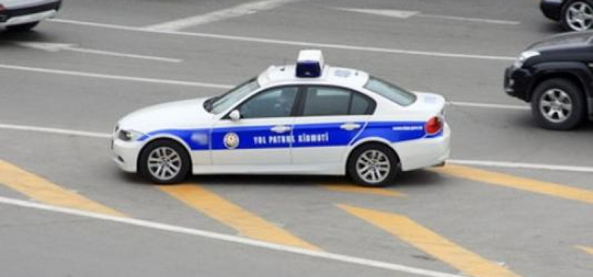 Yol polisindən məsləhət: Parıltılı paltar geyinin