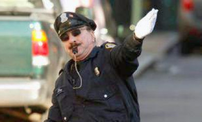 Tıxac problemini rəqslə həll edən polislər...