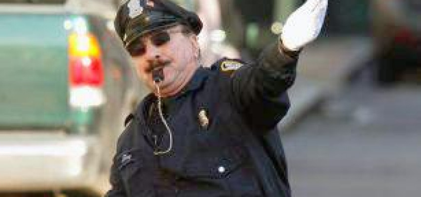 Tıxac problemini rəqslə həll edən polislər...