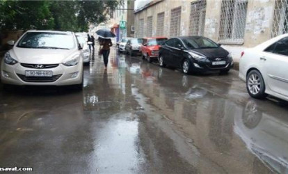 Səkidə avtomobil saxlayanlara qanunun tələbi – FOTO