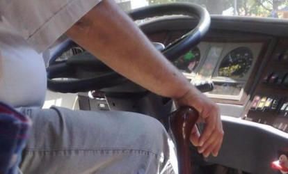 Avtobus sürücüsünü qanına qəltan etdilər