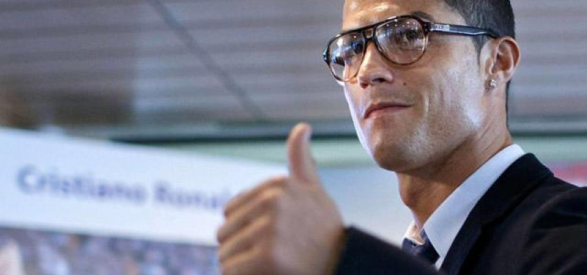 Ronaldo məşqə bu maşınla gedir