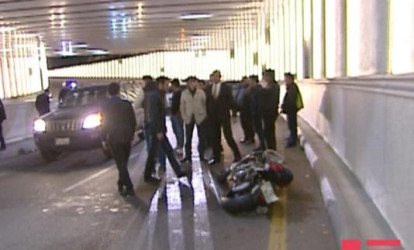 Motosiklet tunelin divarına çırpıldı: sürücü yaralandı