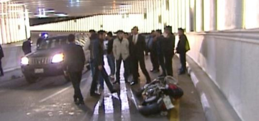 Motosiklet tunelin divarına çırpıldı: sürücü yaralandı