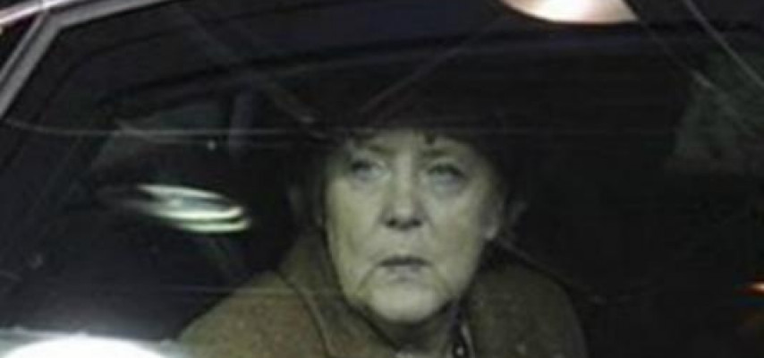 Merkel İstanbulda tıxaca düşdü