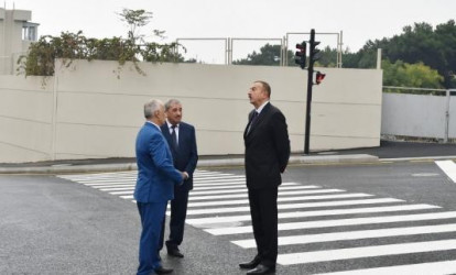 İlham Əliyev Yasamalda bağlı yolların açılışını etdi