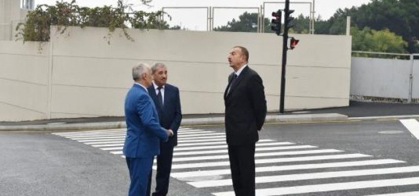 İlham Əliyev Yasamalda bağlı yolların açılışını etdi
