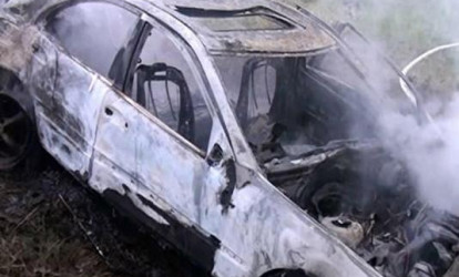 Sürücü yanan avtomobildən son anda çıxa bildi