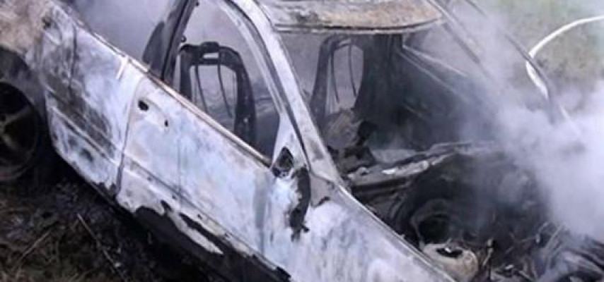 Sürücü yanan avtomobildən son anda çıxa bildi