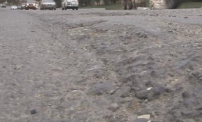 Bakıda təmirsiz yol tıxaca səbəb olur
