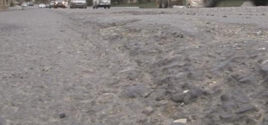 Bakıda təmirsiz yol tıxaca səbəb olur