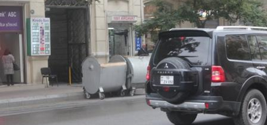 Zibil yeşikləri Bakıda tıxaclara səbəb olur – FOTO