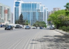 Əsas küçələrdən birində yol bağlanıb