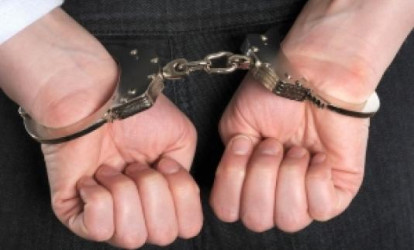 Polis rəisini bıçaqlayanların məhkəməsi başlayıb