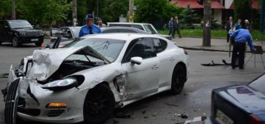 “Porsche” sürən Cəbrayıl 7 avtomobili əzdi
