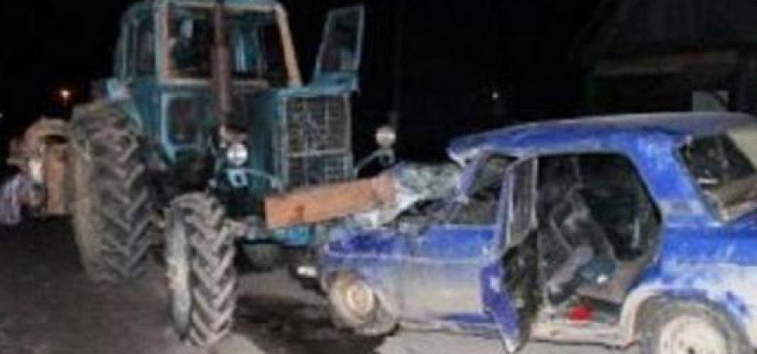 Minik maşını traktorla toqquşdu: iki ölü - YENİLƏNİB