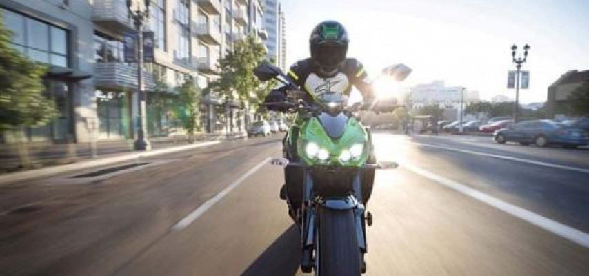 Bakının mərkəzi küçələrində motosikletlər üçün yaşıl işıq