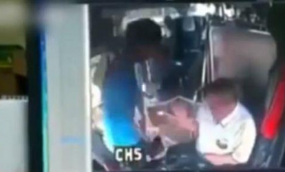 Avtobus sürücüsü sərnişini belə döydü